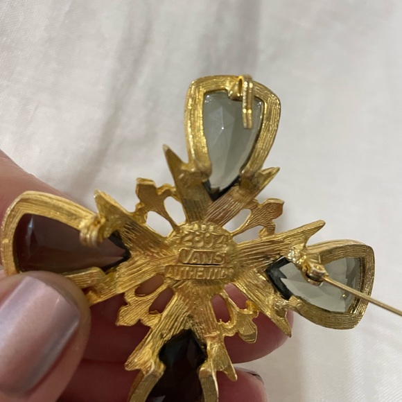 Vintage Van 2”x2” broach with earrings - Picture 2 of 2